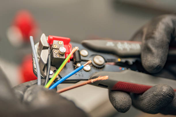 Best Licensed Electrician  in Hayward, CA